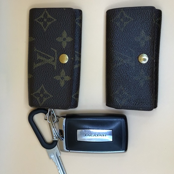 GUC Louis Vuitton Monogram Key Holder (One Pictured One Left Just To Show Uses) - Picture 1 of 11